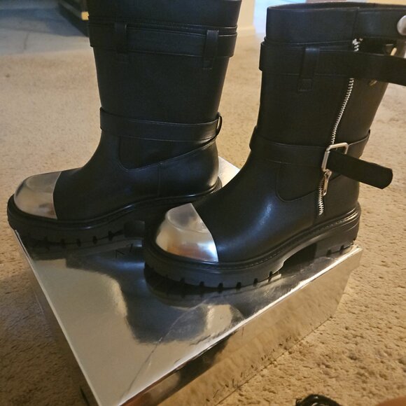 AZALEA WANG JENNINGS BLACK WITH METAL TOE FLAT BOOTIE - Picture 4 of 4